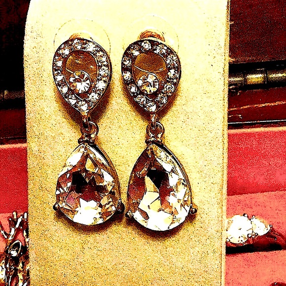Dazzle Boutique Tear Drop Chandelier Danging Earrings❤️😍 - Picture 1 of 4